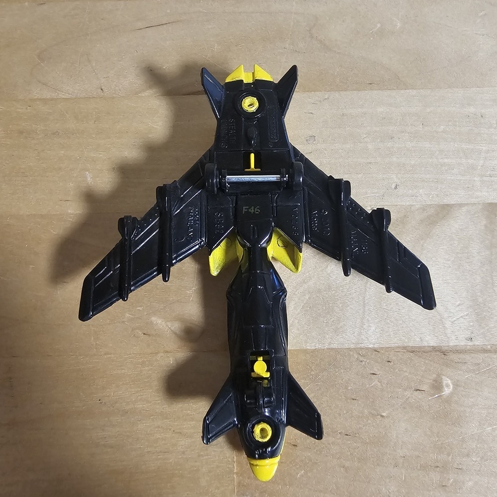 MatchBox Stealth Launch SB92 2010 Mattel Yellow & Camo - Picture 8 of 10